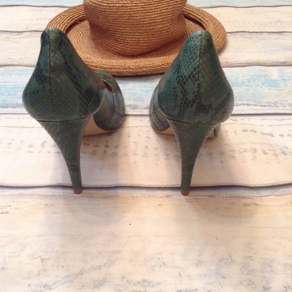 MORENO ROSA Green Python Snake Skin Heels - Picture 3 of 7
